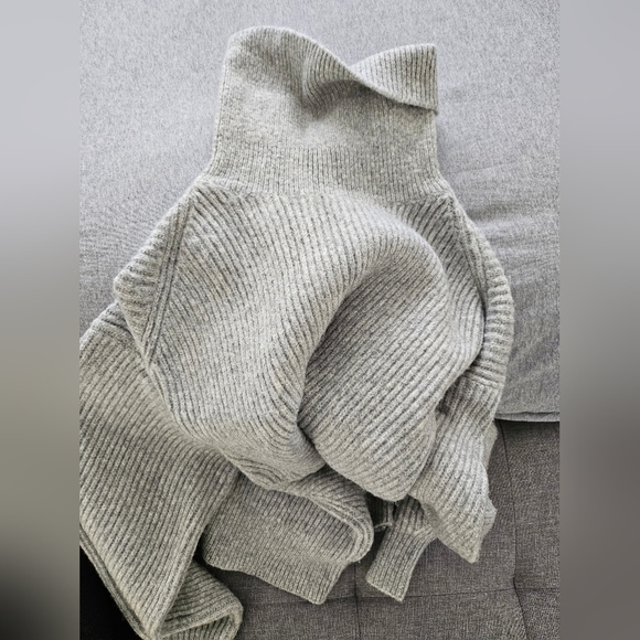H&M  Grey Turtleneck - Picture 6 of 7